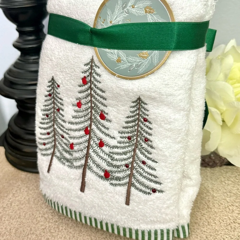 NWT Set of 2 Jeweled Christmas Trees Turkish Bathroom Hand Towels